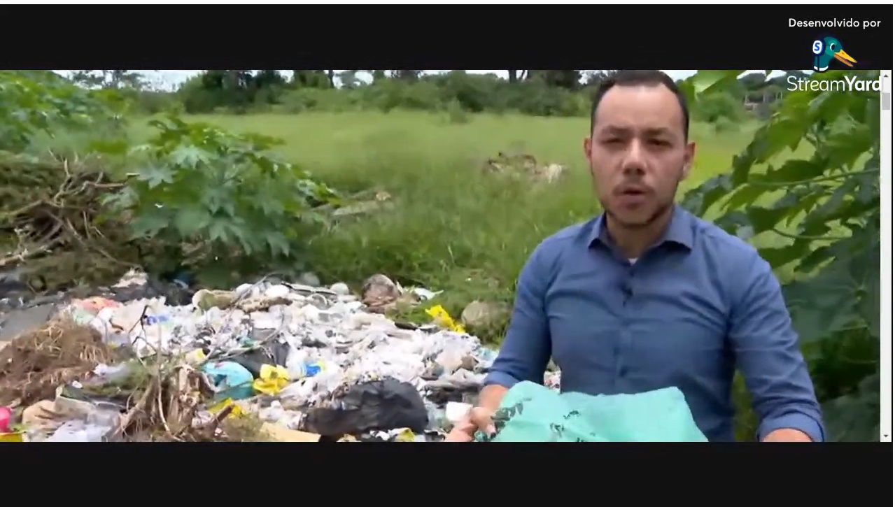 Jornalista Rafael Castro durante reportagem educativa que foi exibida no Jornal Nacional e foi apresentada durante a live